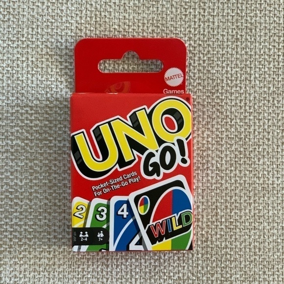 UNO Go Mini Card Game - Picture 1 of 4